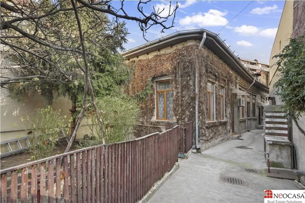 CASA DE VANZARE IN POZITIE CENTRALA - OPORTUNITATE DE EXTINDERE - foto 1