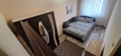 Apartament 2 camere decomandat etajul 2 Tractorul - foto 3