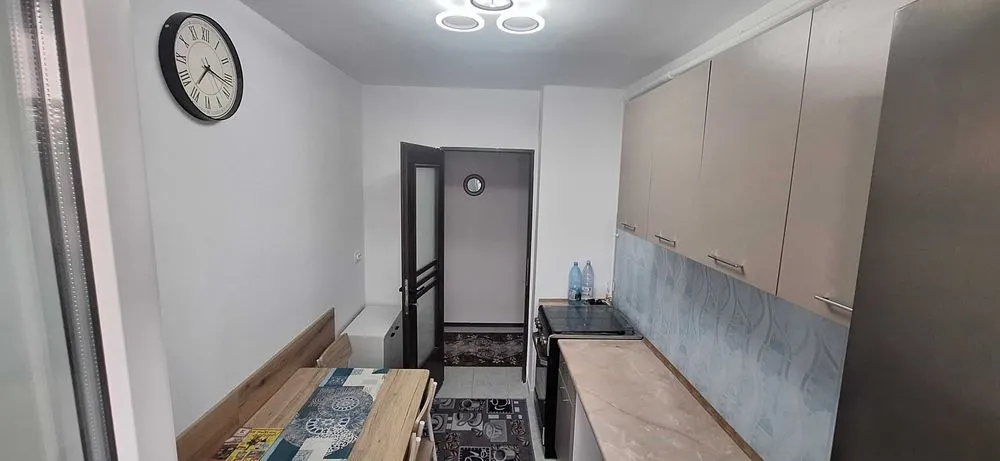 Apartament 2 camere decomandat etajul 2 Tractorul - foto 4