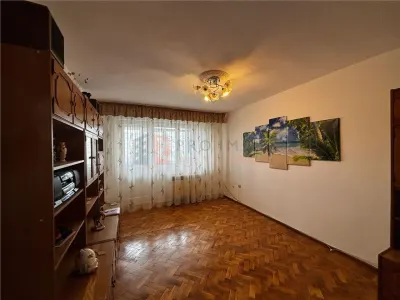 Apartament 2 camere cf 1 decomandat zona Micro 5 - foto 3