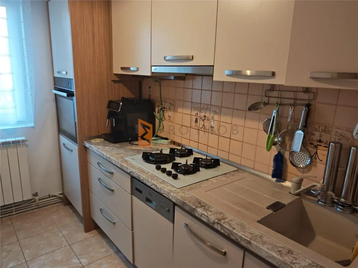 Apartament 3 camere cf 1 semidecomandat in zona Crang - foto 1