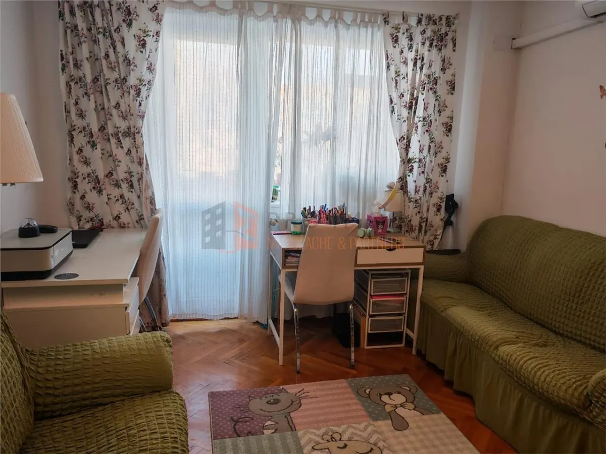 Apartament 3 camere cf 1 semidecomandat in zona Crang - foto 3