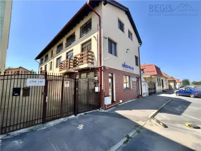 Apartament cu 3 Camere Modern si Central de Inchiriat - foto 13