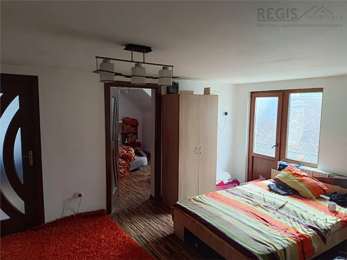 Casa in Centrul Prejmerului - foto 12