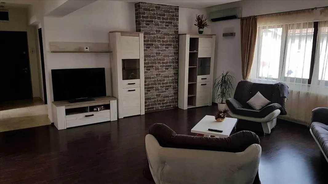 Vanzare apartament 3 camere renovat Zona Central, Brasov - foto 1