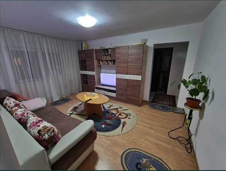 Apartament 3 camere, 2 bai Centrul Civic - foto 1
