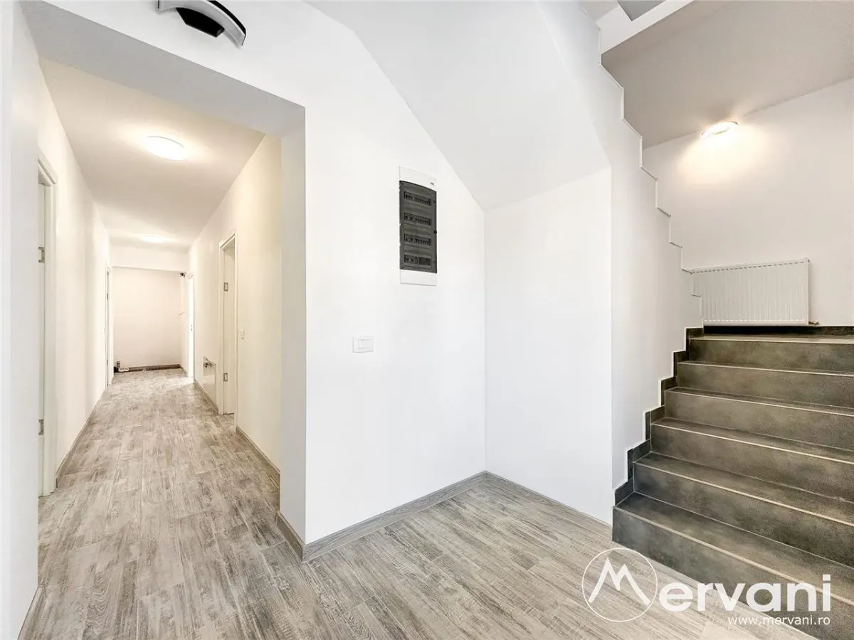 Vila de vanzare cu 6 camere in Sinaia - foto 12
