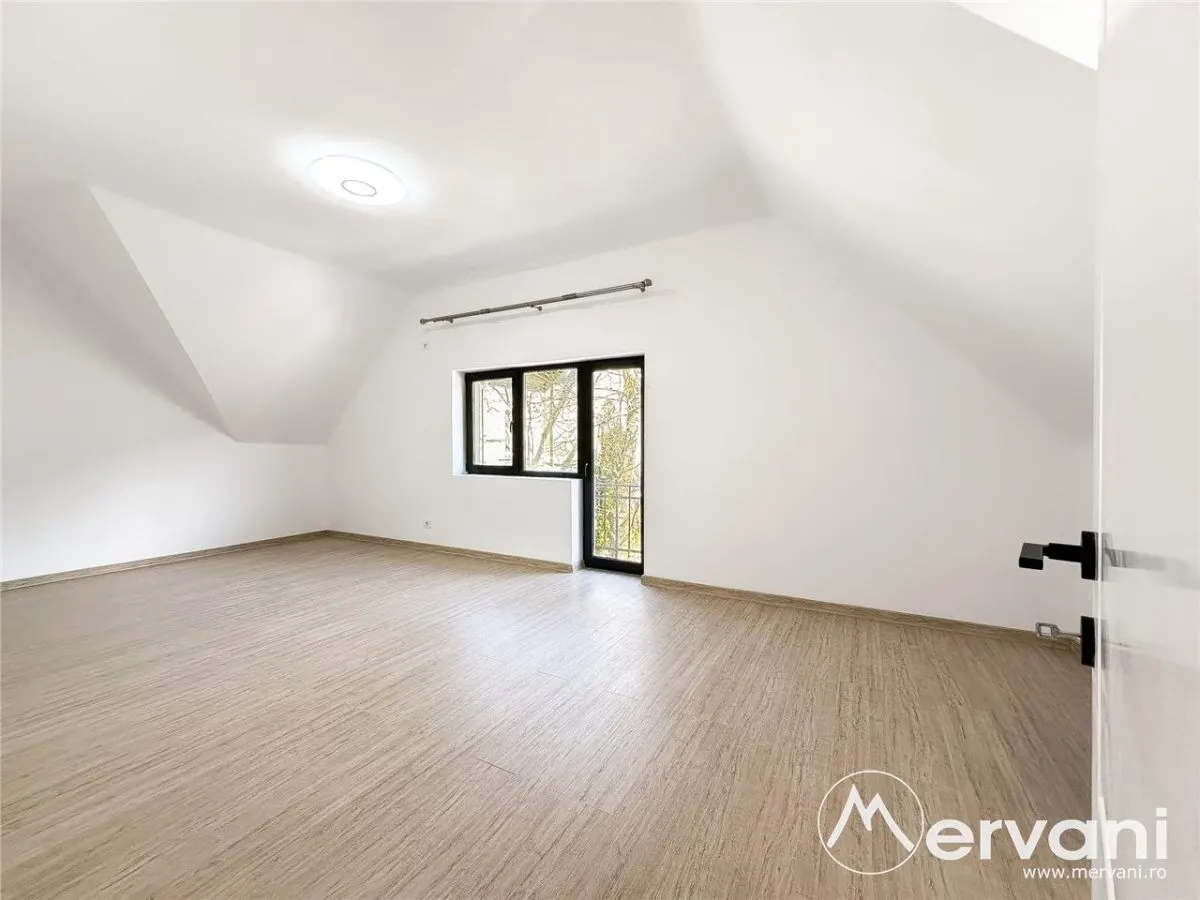 Vila de vanzare cu 6 camere in Sinaia - foto 9
