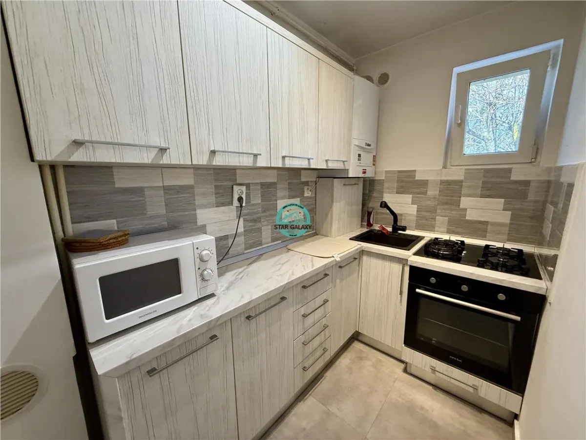 Apartament cu 3 camere de vanzare, bloc izolat, Semicentral - foto 4