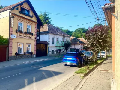 INCHIRIEZ PENSIUNE CU 7 CAMERE IN SIGHISOARA LA 800 MP DE CETATE - Sighisoara