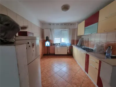 Apartament cu trei camere zona centrala - foto 7