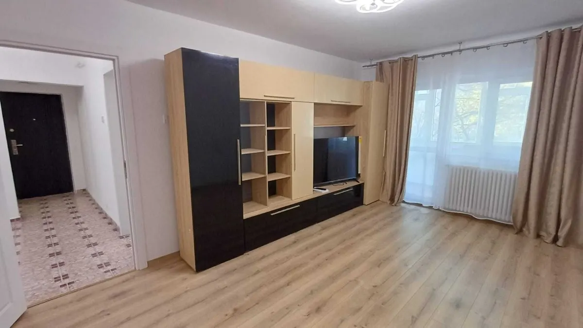Apartament spatios cu 3 camere - Centru, Targu Cucu - foto 1