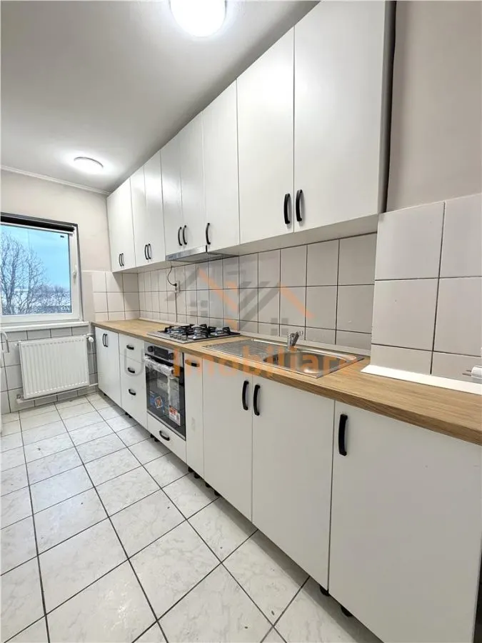APARTAMENT CU 3 CAMERE | DE INCHIRIAT | ETAJ 3 | NUFARUL - foto 1