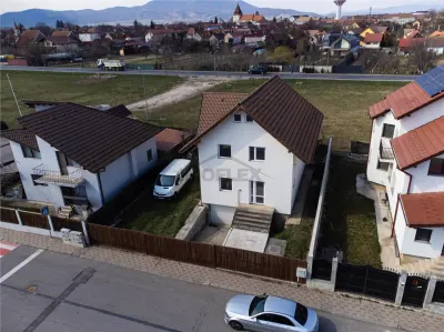 Casa spatioasa cu etaj si curte în Ghimbav - foto 4