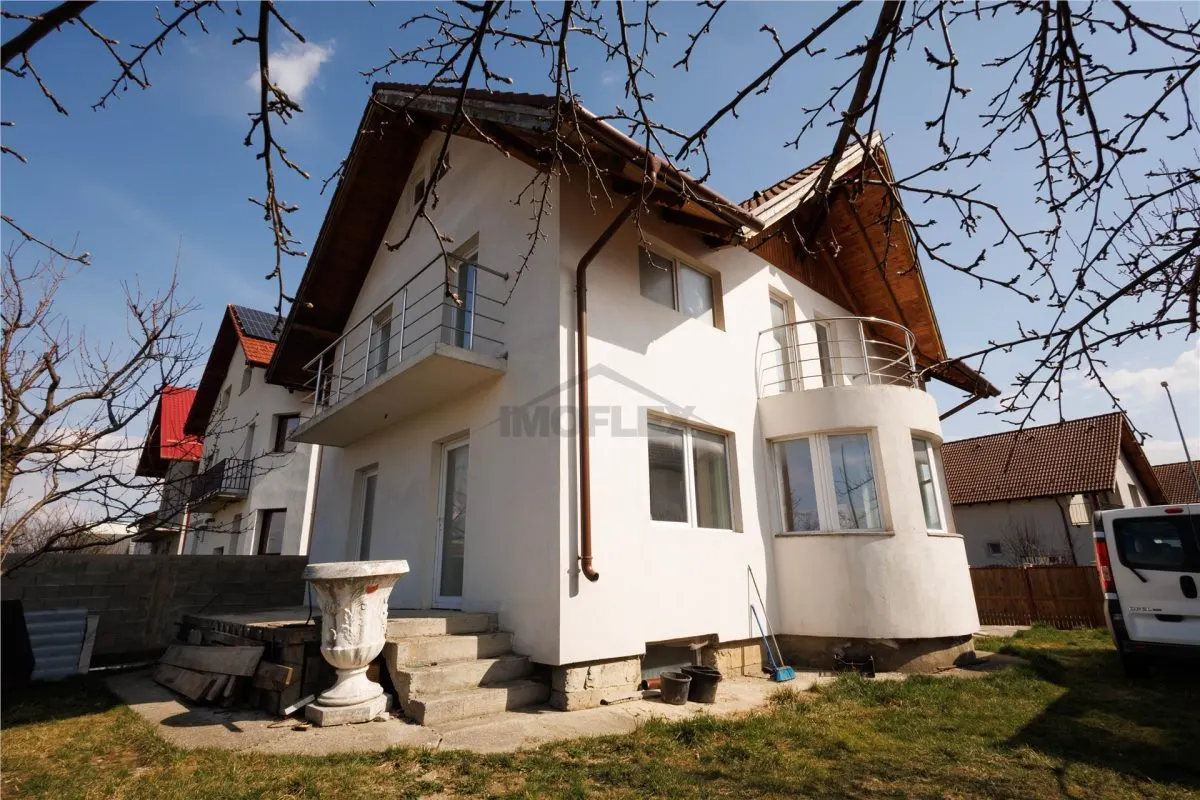 Casa spatioasa cu etaj si curte în Ghimbav - foto 1