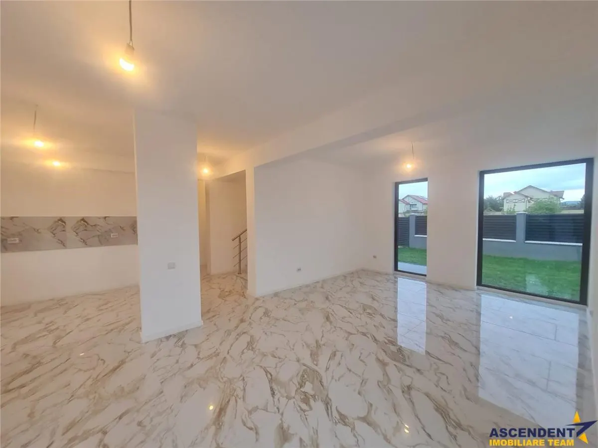 Vila superba cu 5 camere, intabulata 2025, P+E, toate utilitatile.  Harman - Brasov - foto 3