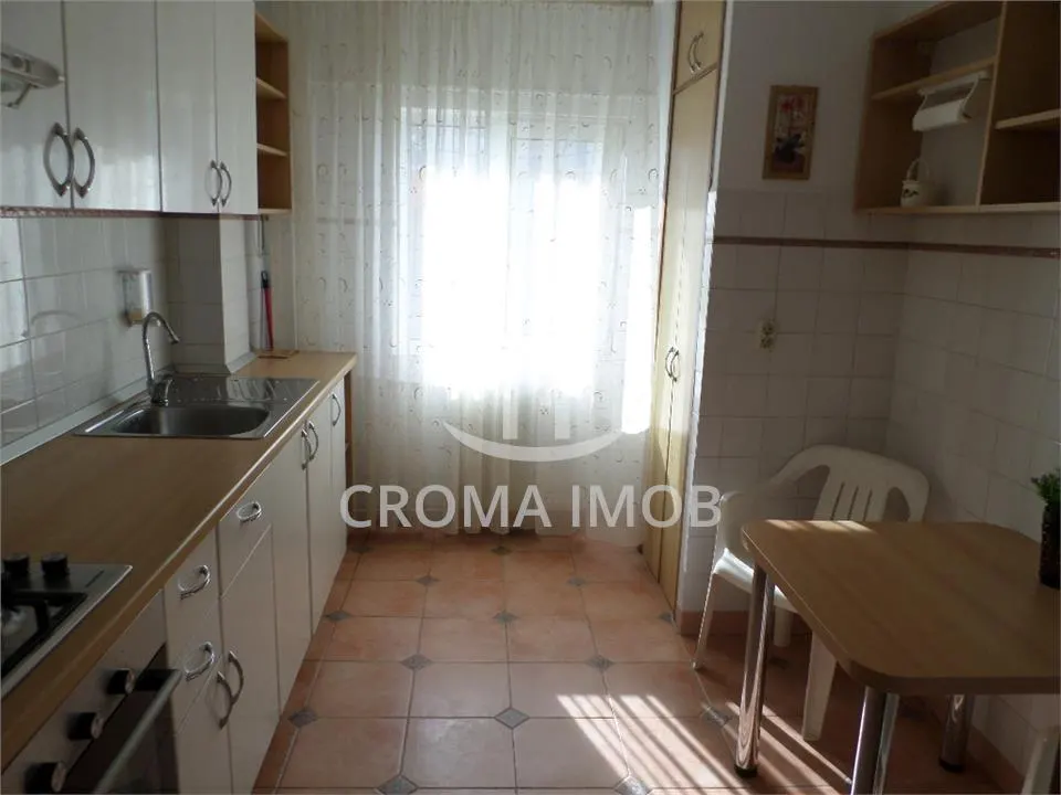 De inchiriat apartament 3 camere Ploiesti, zona Central - foto 8