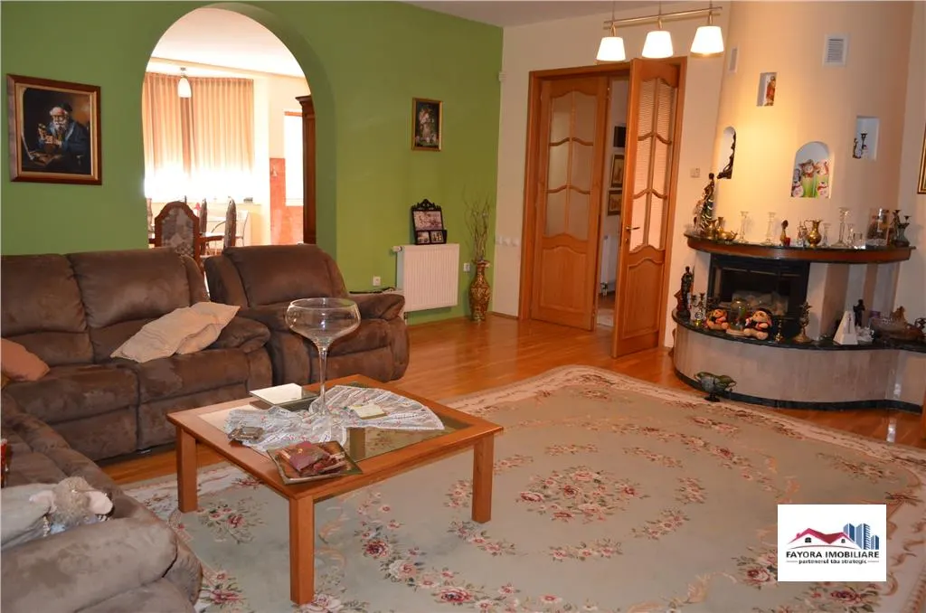 Casa Superba de Vanzare Mobilata Lux in Sangeorgiu de Mures - foto 1