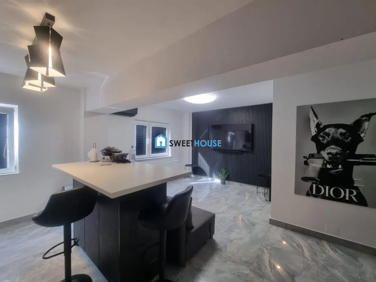 Apartament modern cu trei camere Zona 1 decembrie - foto 2