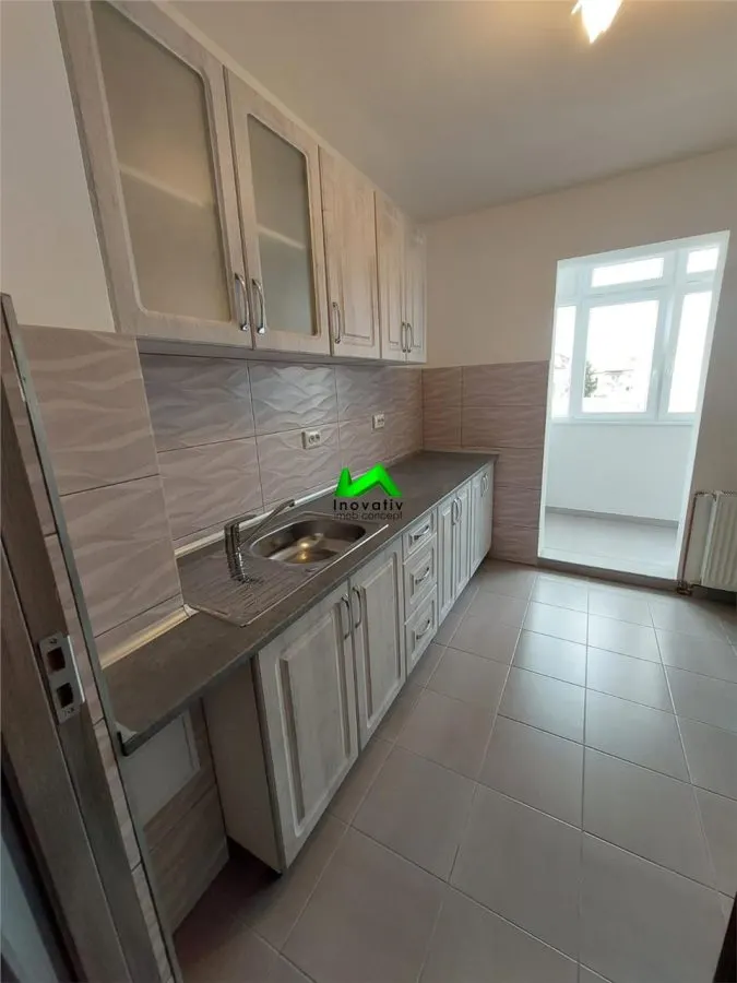 Apartament de inchiriat 2 camere Sibiu Vasile Aaron - foto 3