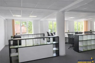 Spatiu, configurat pe trei niveluri, Central, Brasov - Brasov