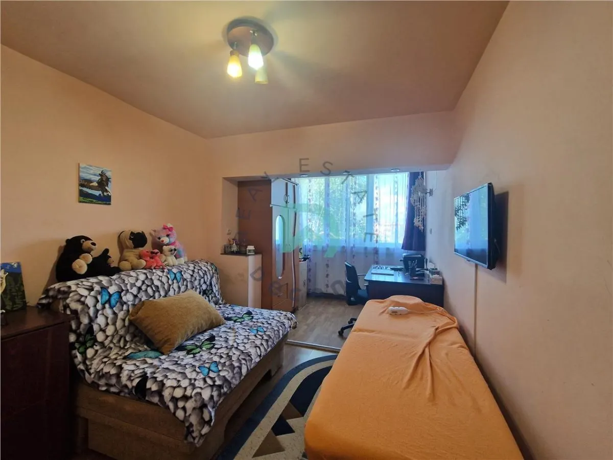 Apartament 4 camere, etaj intermediar, Tractorul, Brasov - foto 5