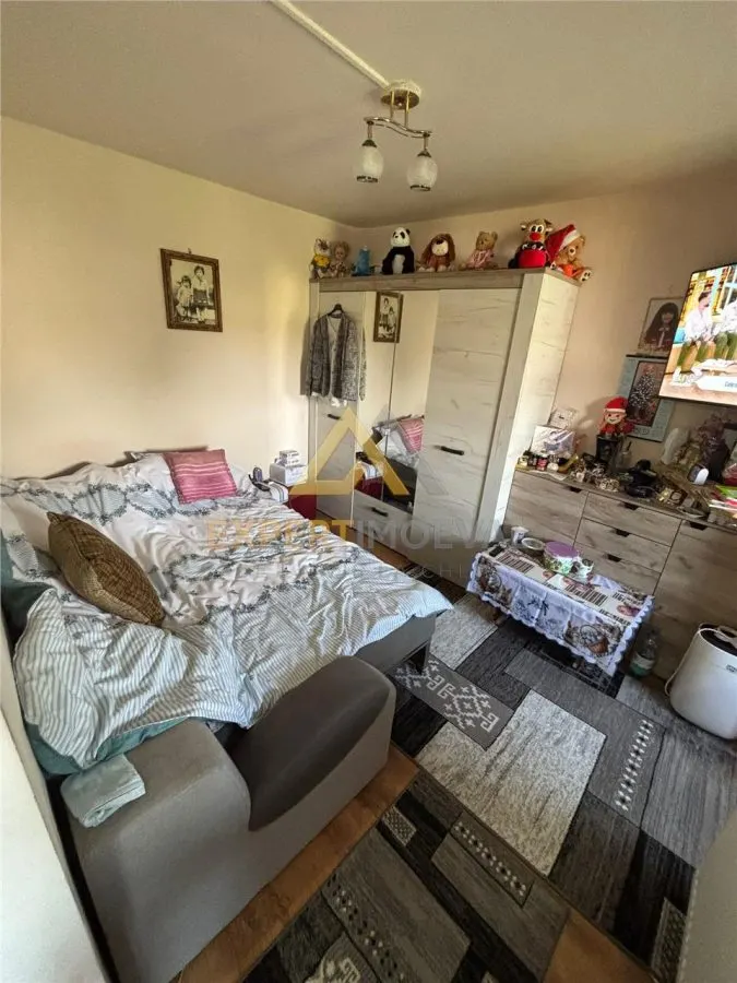 Apartament 2 camere semidecomandat  Cuza Voda pret corect - foto 4