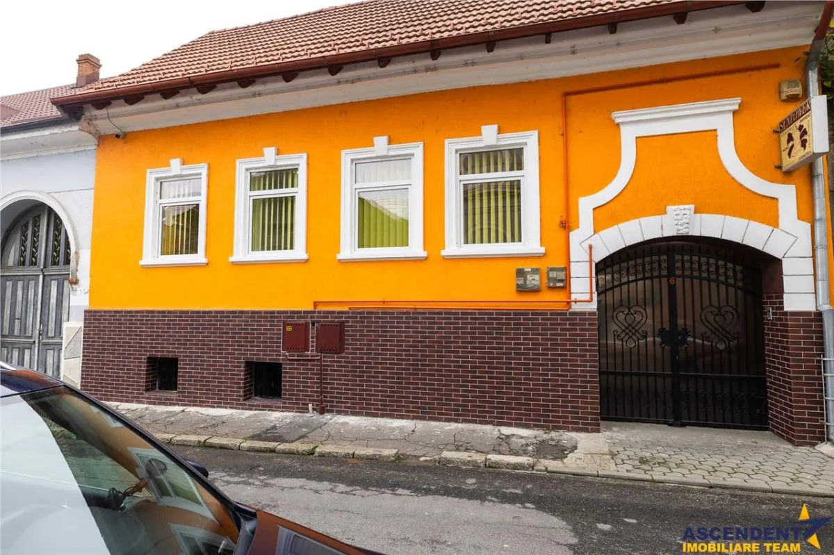 Casa pretabila:comercial/ servicii/ rezidential Central, Fagaras - foto 1