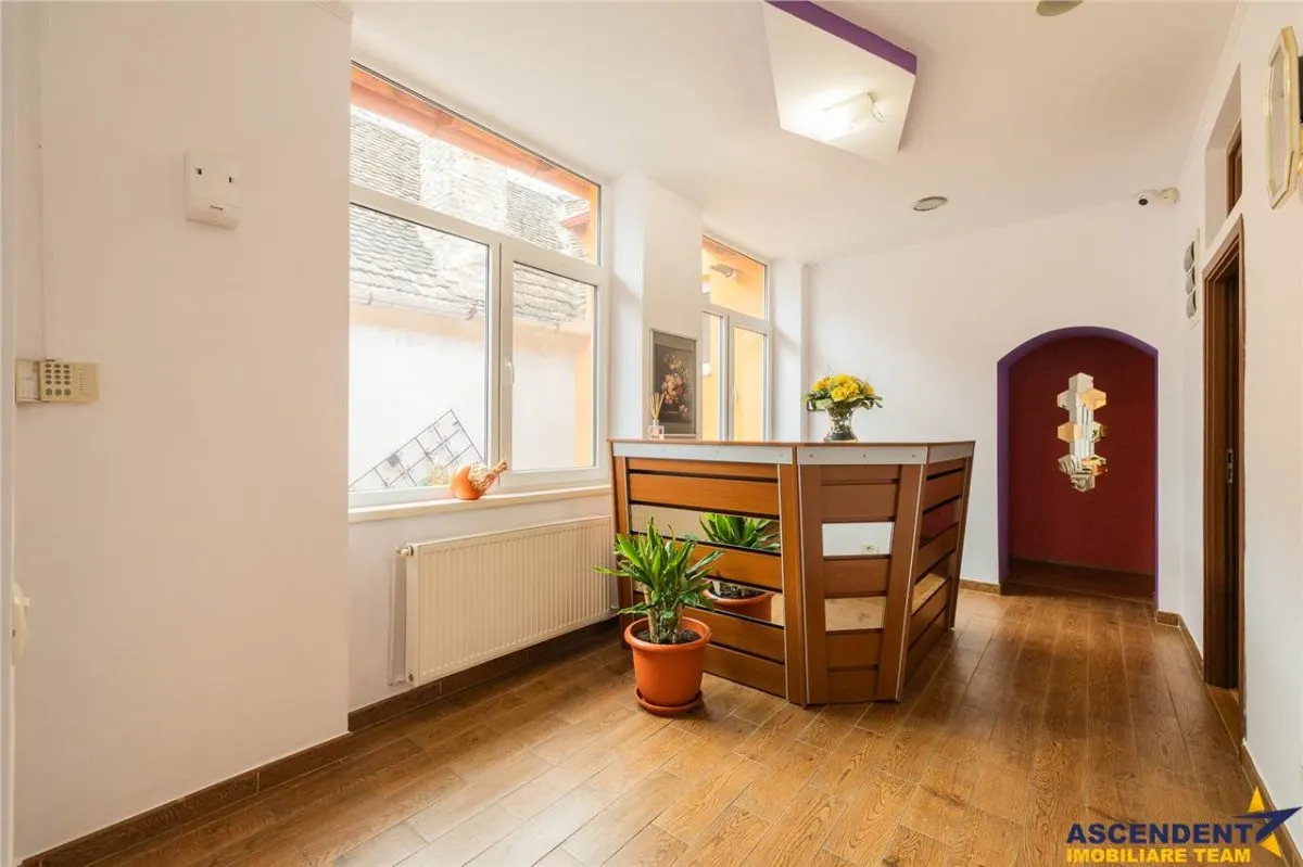Casa pretabila:comercial/ servicii/ rezidential Central, Fagaras - foto 3
