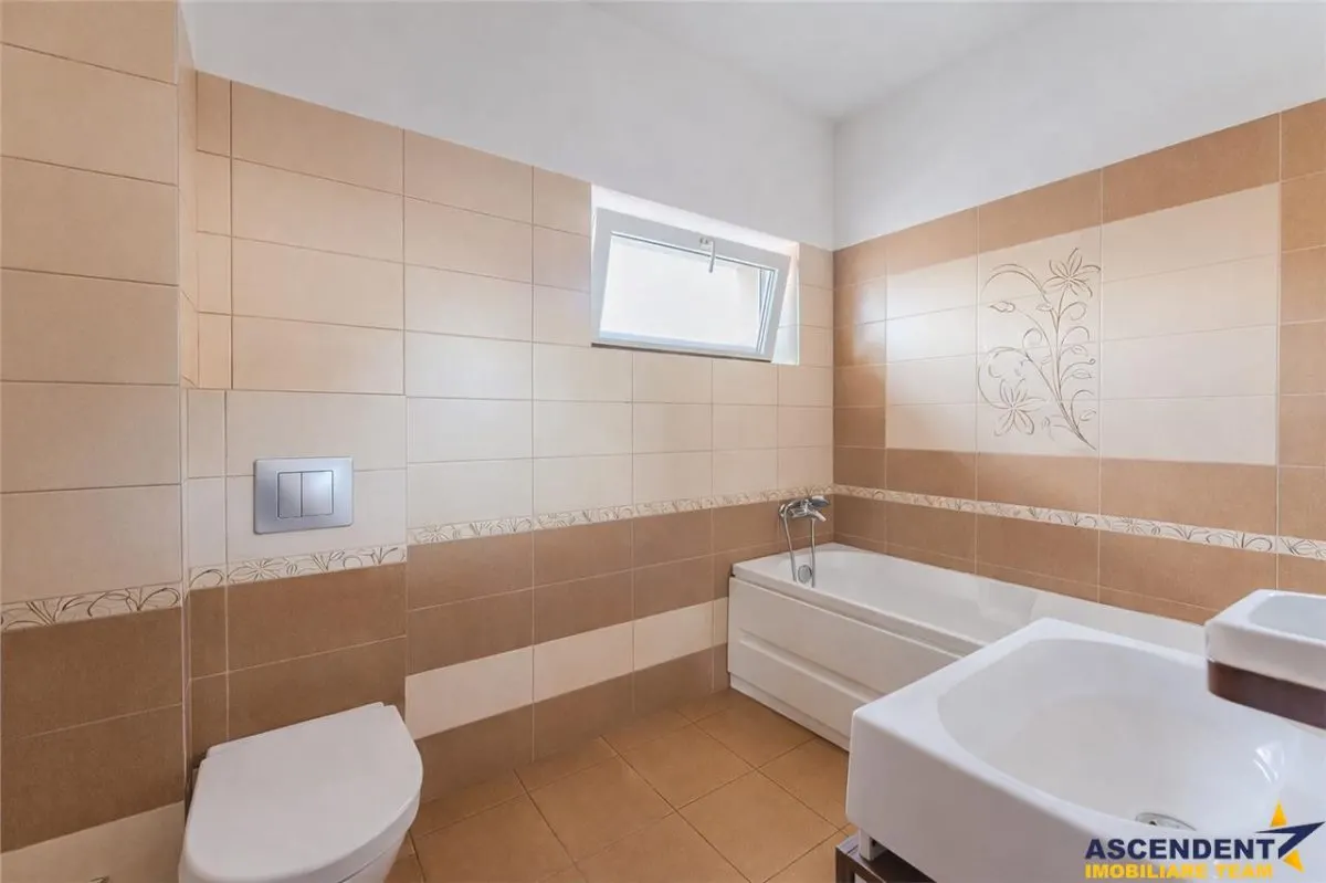 Vila solida Tractorul Coresi, spatii ample, teren 700 mp, garaj 4 masini - foto 14