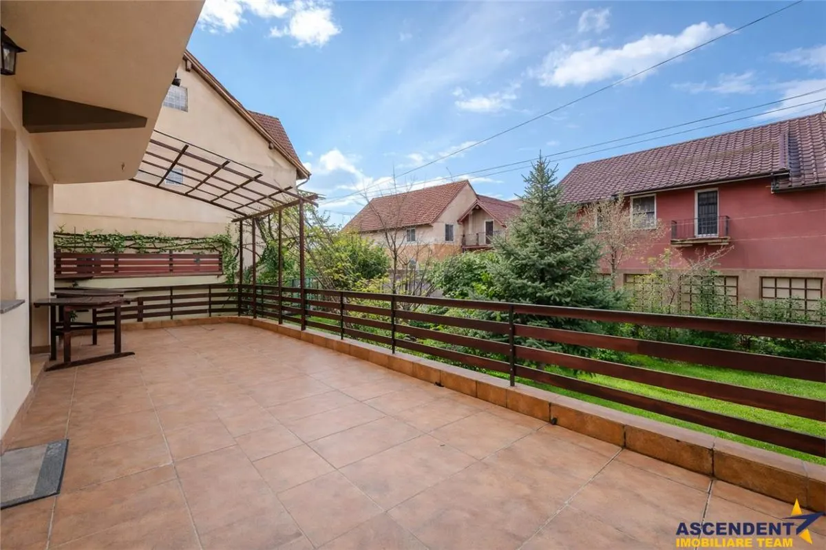 Vila solida Tractorul Coresi, spatii ample, teren 700 mp, garaj 4 masini - foto 15