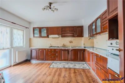 Vila solida Tractorul Coresi, spatii ample, teren 700 mp, garaj 4 masini - foto 25