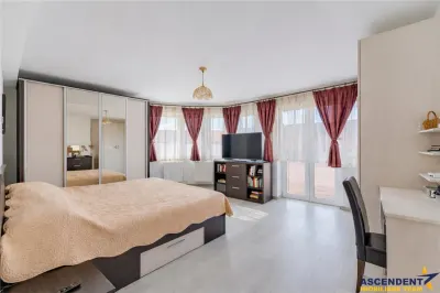Vila solida Tractorul Coresi, spatii ample, teren 700 mp, garaj 4 masini - foto 4
