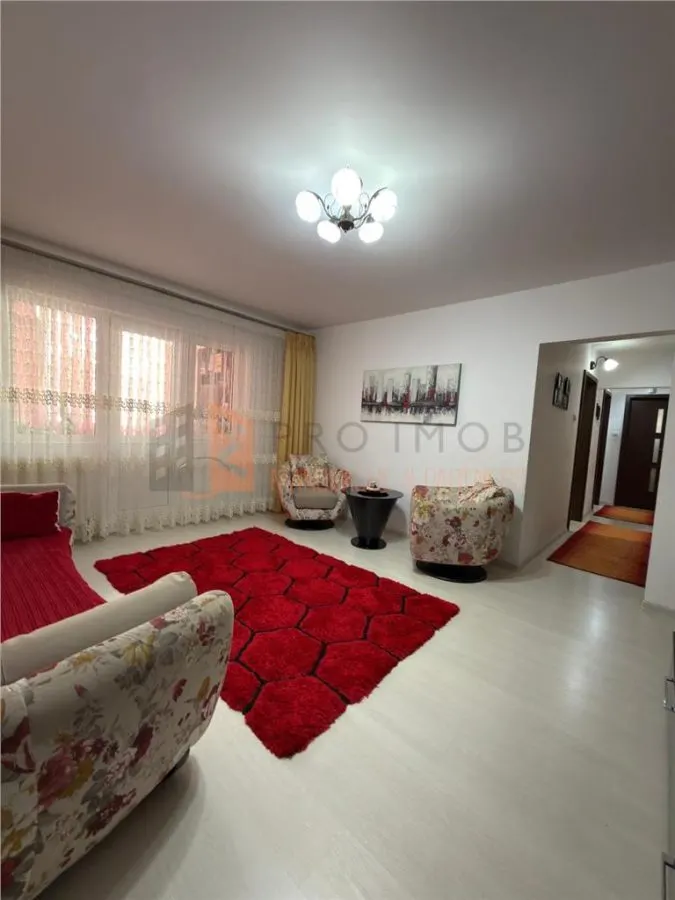 Apartament 3 camere cf 1 semidecomandat zona Micro 3 - foto 2