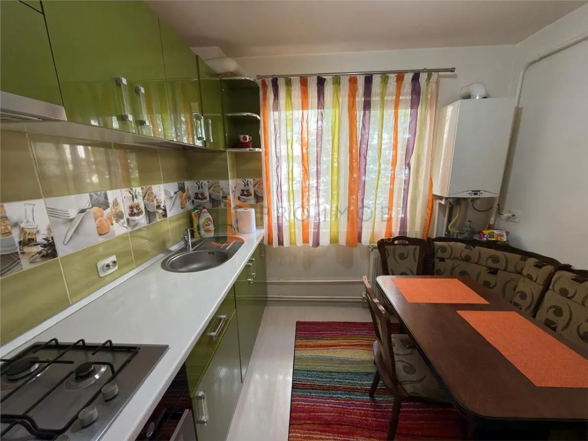 Apartament 3 camere cf 1 semidecomandat zona Micro 3 - foto 8