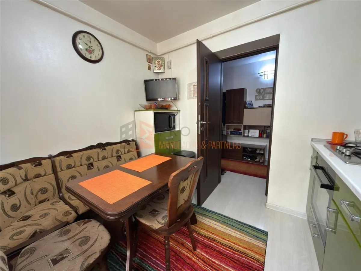 Apartament 3 camere cf 1 semidecomandat zona Micro 3 - foto 10