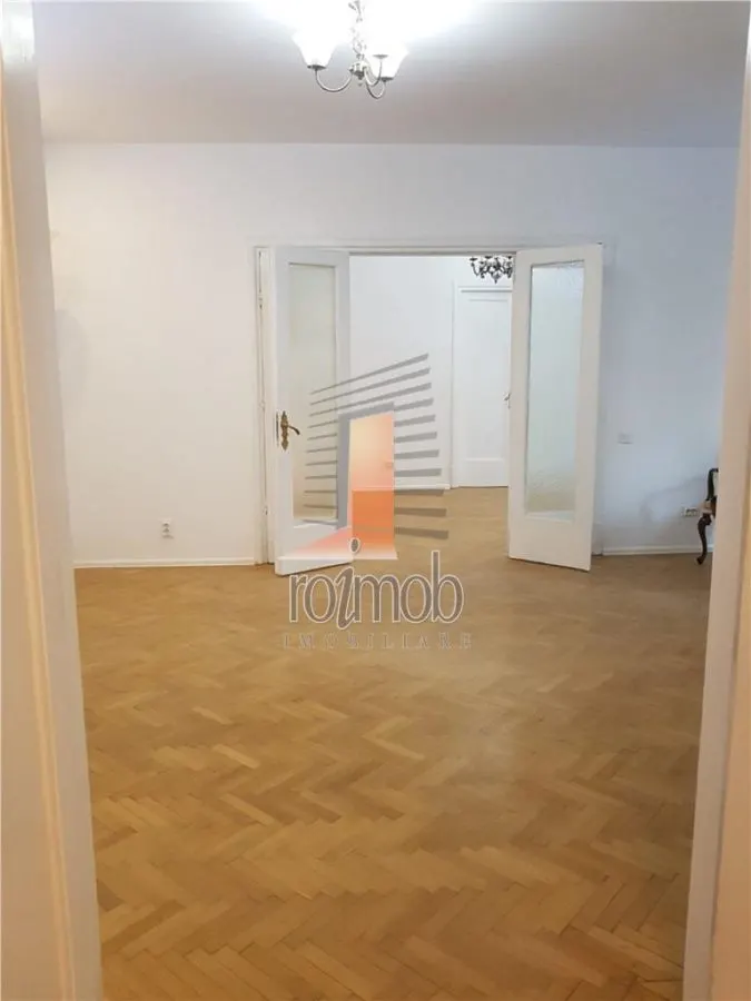 Armeneasca, apartament deosebit, 5 camere, renovat , zona cu acces facil. - foto 4