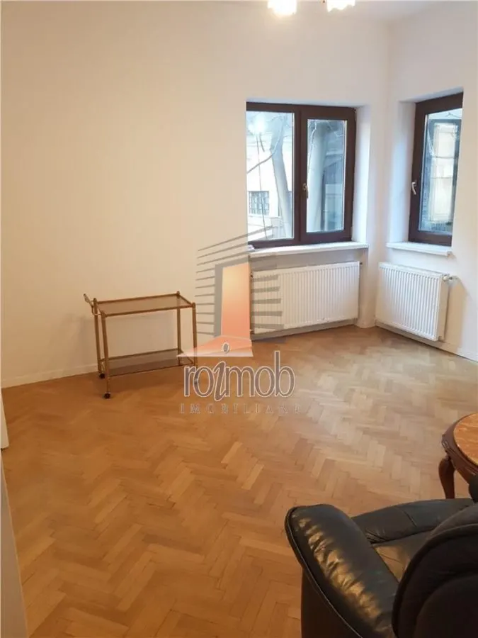 Armeneasca, apartament deosebit, 5 camere, renovat , zona cu acces facil. - foto 6