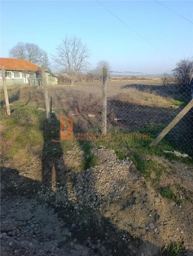 Teren intravilan+casa demolabila zona Merei - foto 2