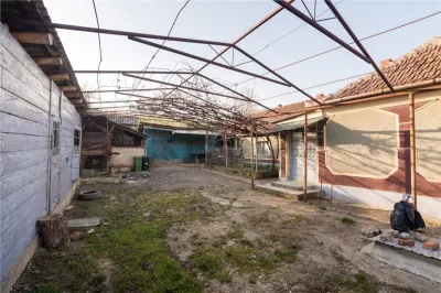 RECO Casa in Sarbi la 27km de Oradea cu dublu front stradal - foto 15