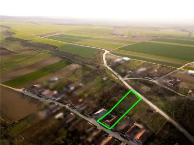RECO Casa in Sarbi la 27km de Oradea cu dublu front stradal - foto 6