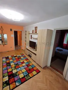 Apartament 3 camere cf 3 semidecomandat zona Micro 14 - foto 2