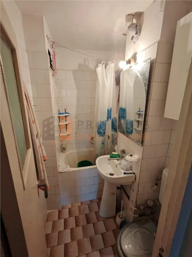 Apartament 3 camere cf 3 semidecomandat zona Micro 14 - foto 16
