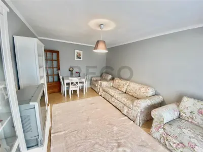 RECO chirie Apartament 3 camere, zona Decebal, etaj 1, bucatarie decomandata - Oradea