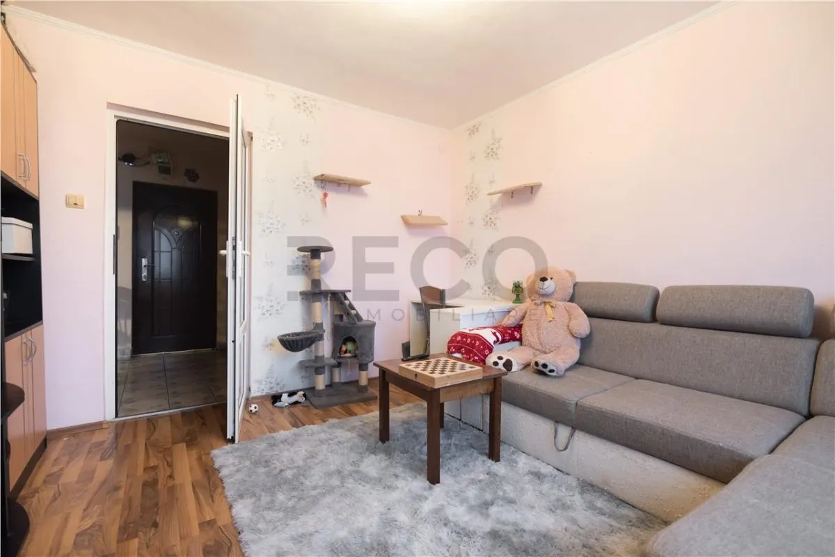 RECO, Apartament 2 camere, decomandat, Zona Rogerius - foto 2