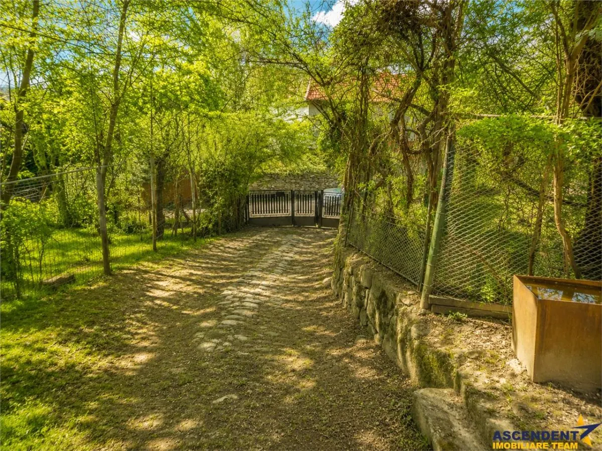 Casa traditionala cu autenticitate rurala, in pitoreasca Telega, Prahova - foto 4