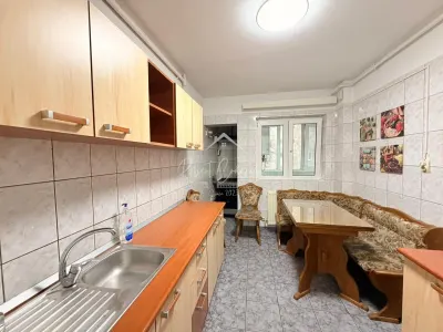 Apartament 4 camere de vânzare â€“ Apărătorii Patriei-5 minute metrou - foto 5