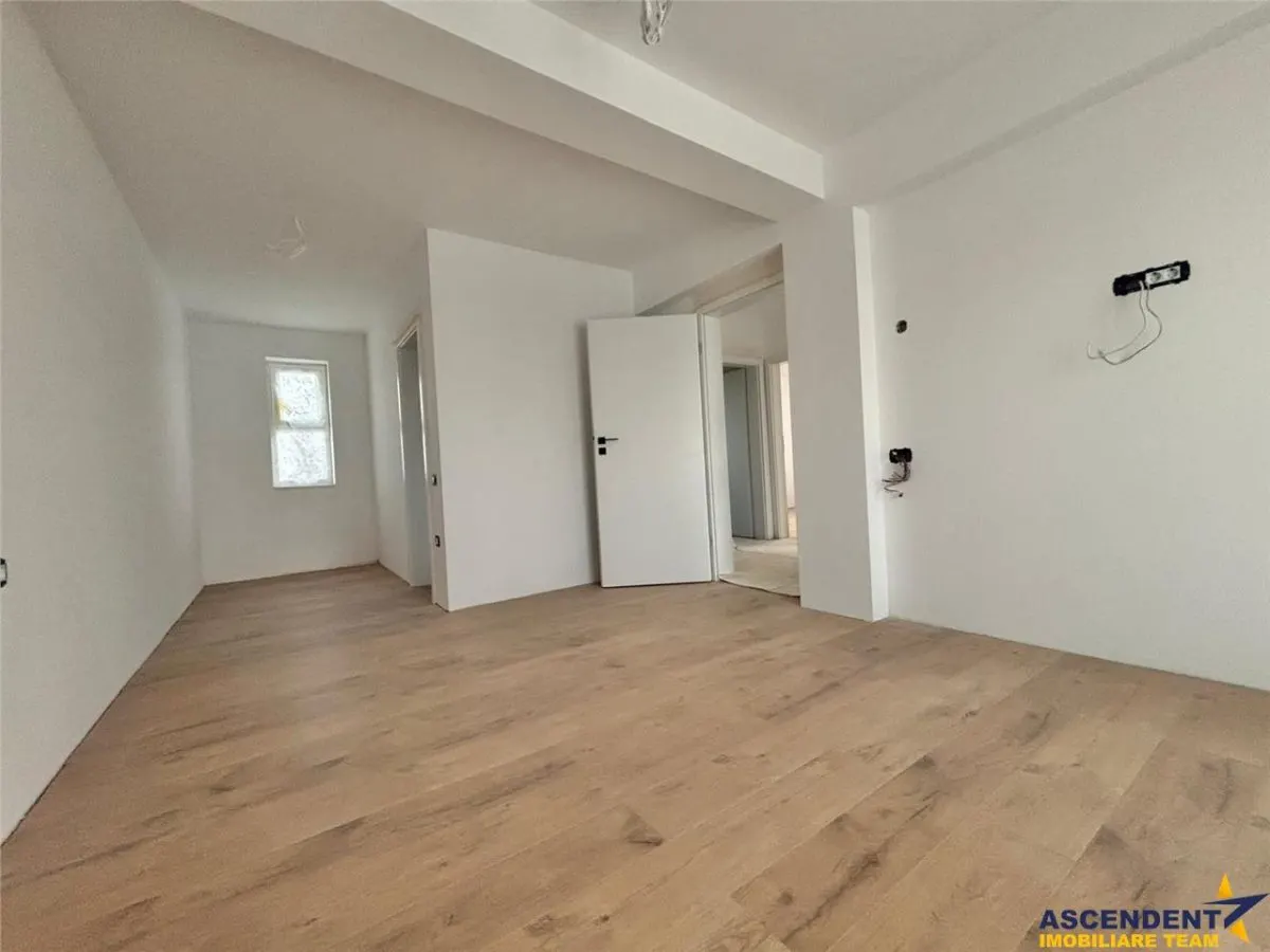 Design minimalist, rafinament maxim â€“ Casa ta moderna in Sanpetru - foto 2