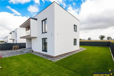 Design minimalist, rafinament maxim â€“ Casa ta moderna in Sanpetru - foto 11