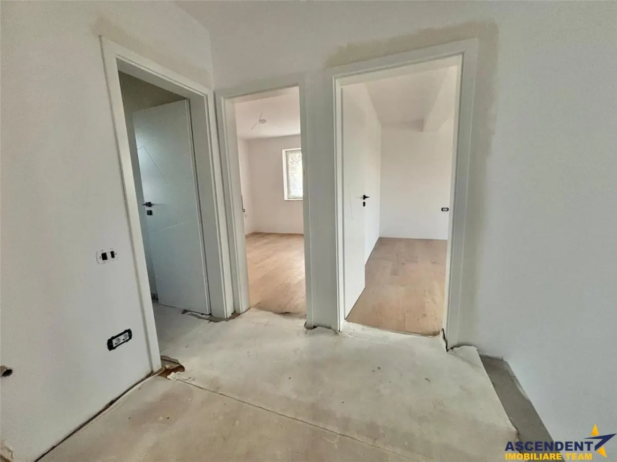 Design minimalist, rafinament maxim â€“ Casa ta moderna in Sanpetru - foto 8